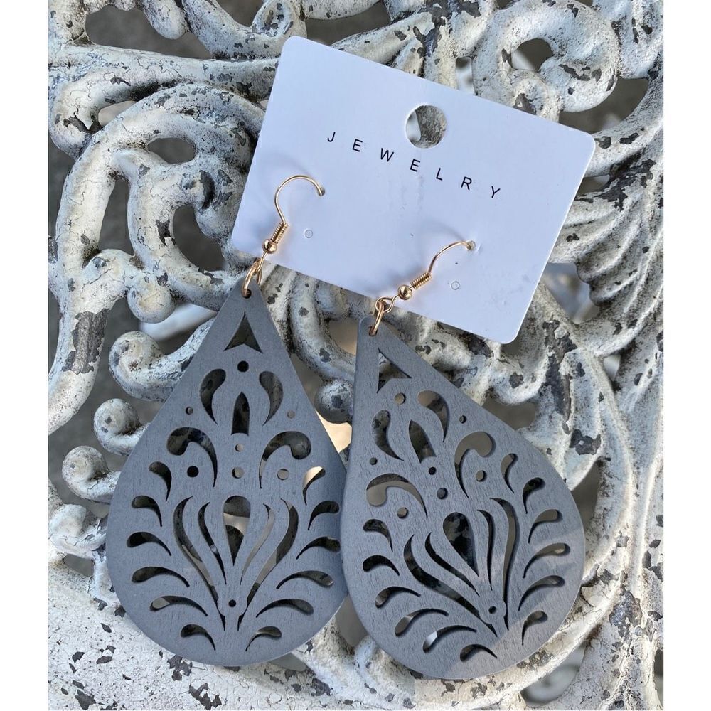 NWT Large Boho Gray ￼Hallow Wooden Floral Design Teardrop Dangle Earrings